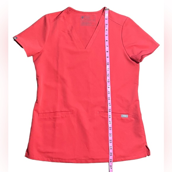❤️🧡 FIGS Casma™ Three-Pocket Scrub Top XS Limited Edition color Clay EUC - Picture 6 of 16